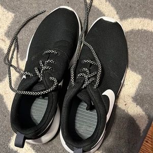 Nike roshe sneakers